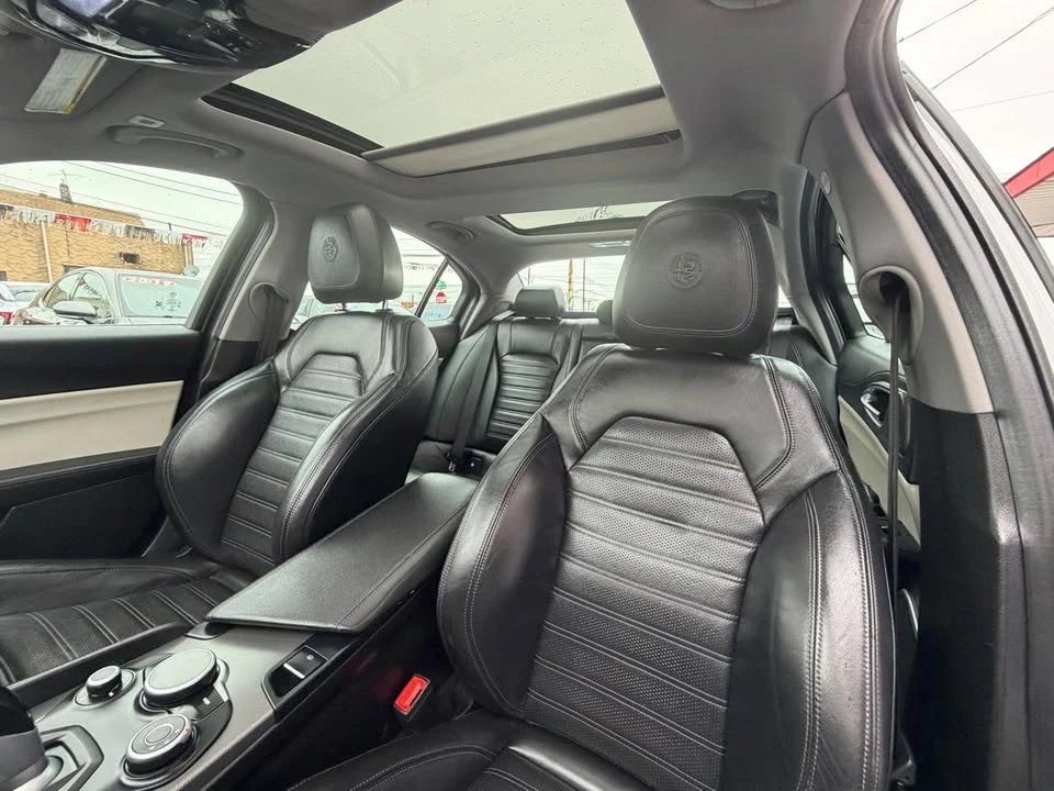 2018 Alfa Romeo Giulia - Image 15 of 20