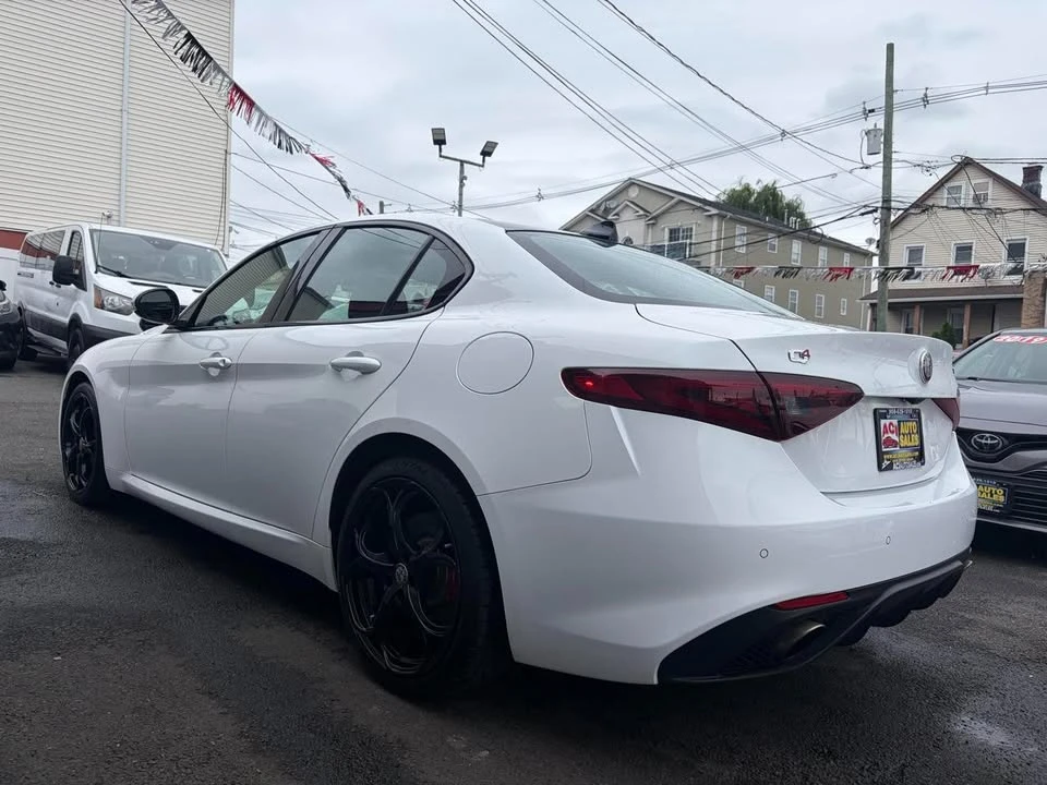 2018 Alfa Romeo Giulia - Image 5 of 20