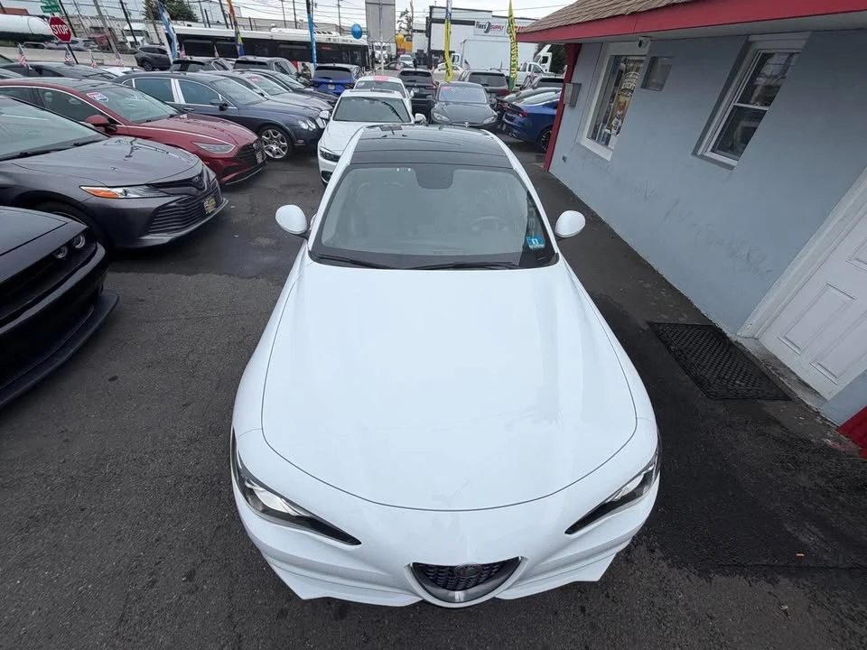 2018 Alfa Romeo Giulia - Image 10 of 20