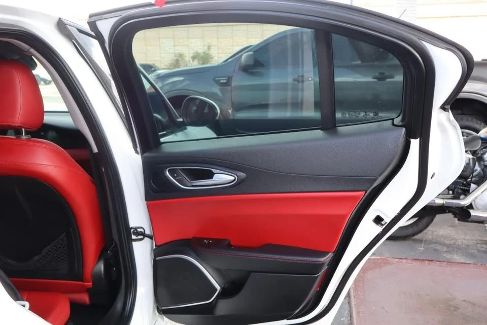 2018 Alfa Romeo Giulia - Image 19 of 19