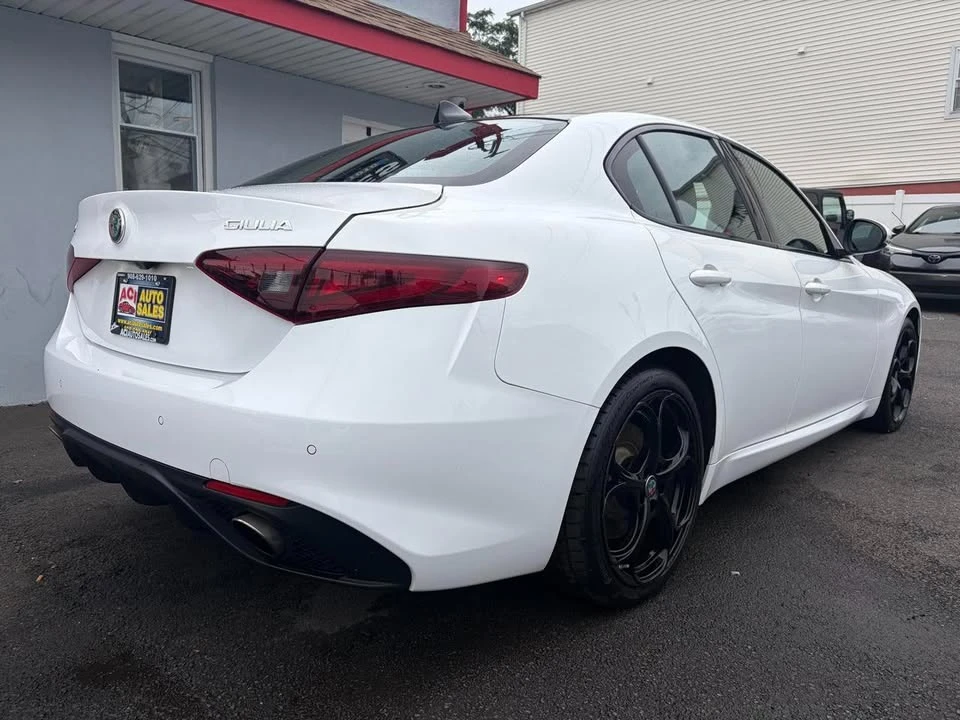 2018 Alfa Romeo Giulia - Image 7 of 20