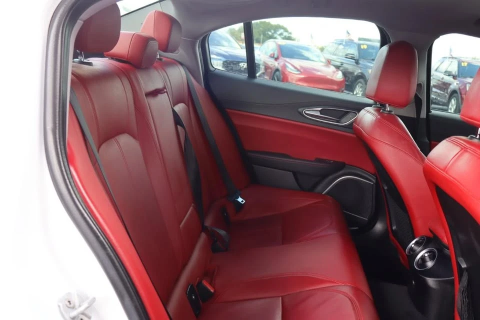2018 Alfa Romeo Giulia - Image 18 of 19