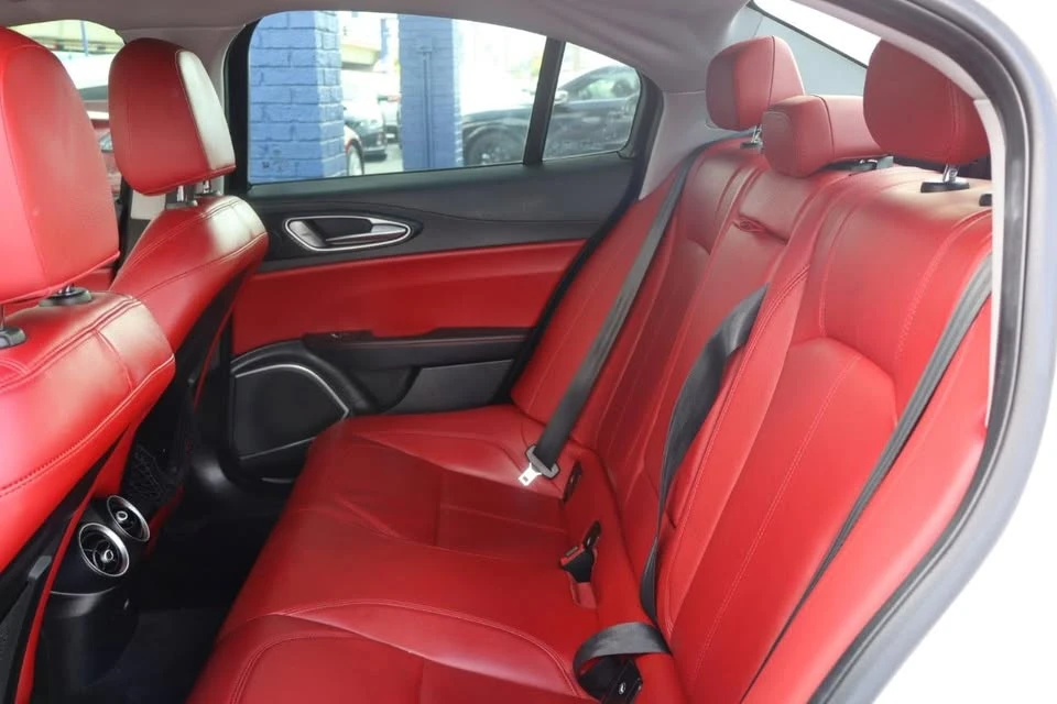 2018 Alfa Romeo Giulia - Image 16 of 19