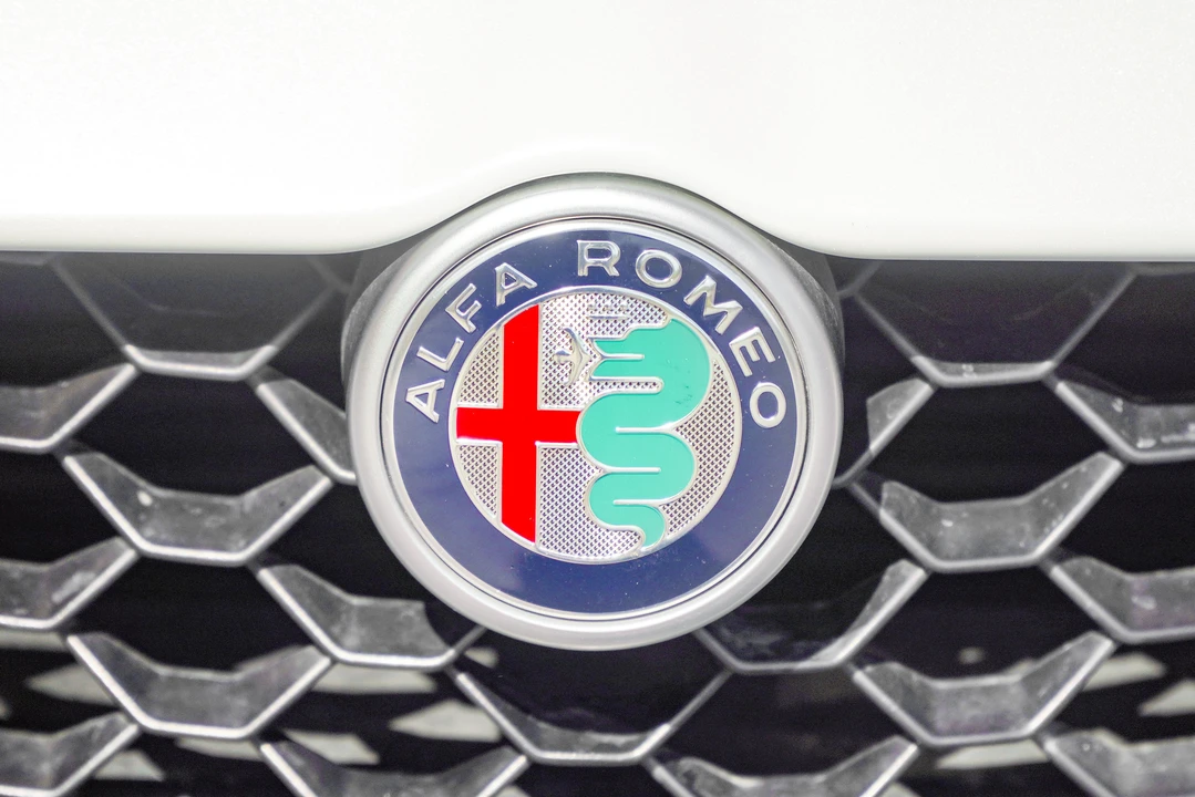 2018 Alfa Romeo Giulia - Image 20 of 31