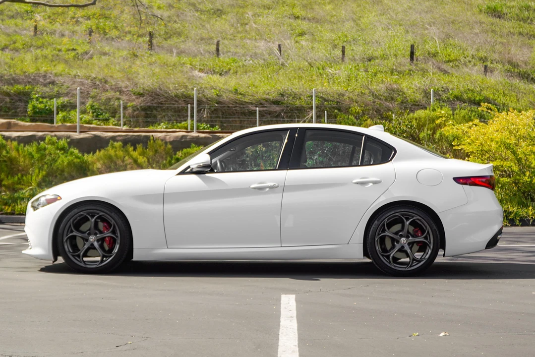 2018 Alfa Romeo Giulia - Image 8 of 31
