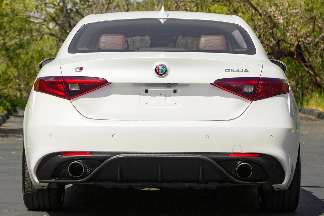 2018 Alfa Romeo Giulia - Image 5 of 31