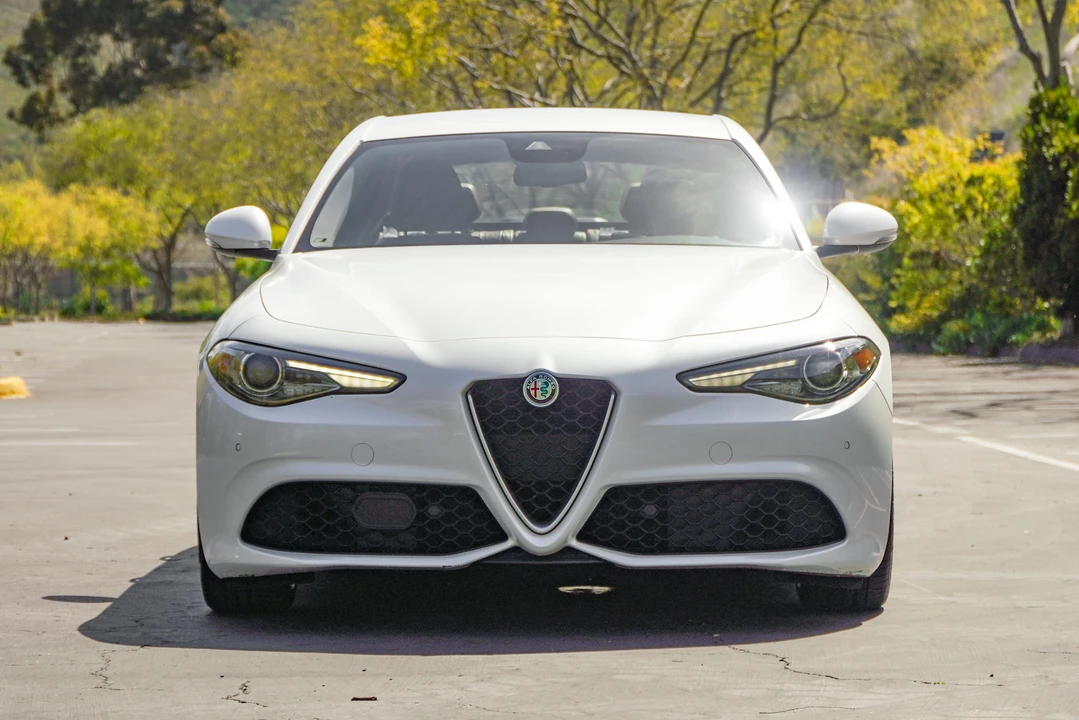 2018 Alfa Romeo Giulia - Image 6 of 31