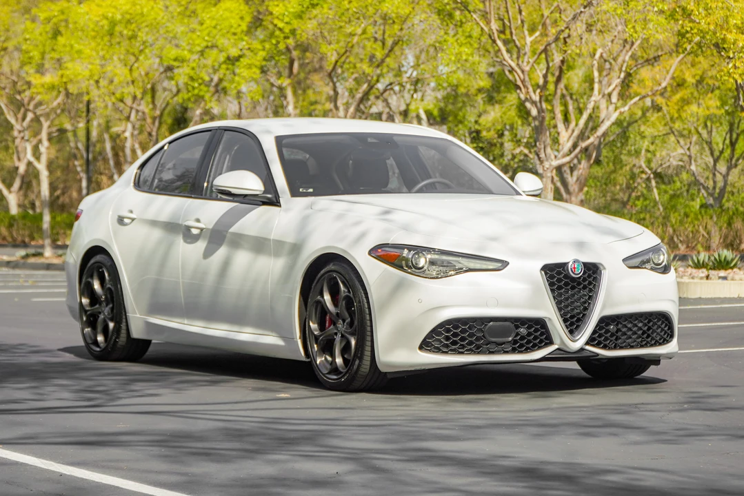 2018 Alfa Romeo Giulia - Image 16 of 31