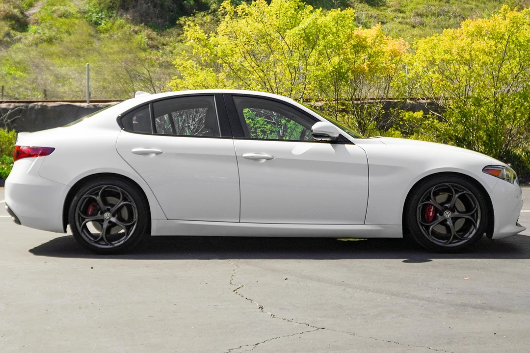 2018 Alfa Romeo Giulia - Image 3 of 31