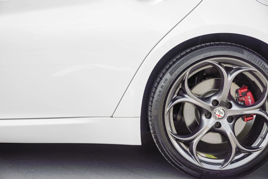 2018 Alfa Romeo Giulia - Image 25 of 31