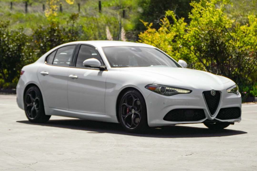2018 Alfa Romeo Giulia - Image 15 of 31