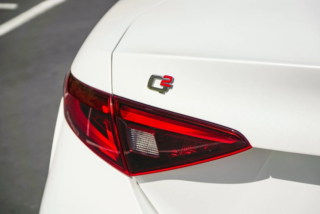 2018 Alfa Romeo Giulia - Image 28 of 31