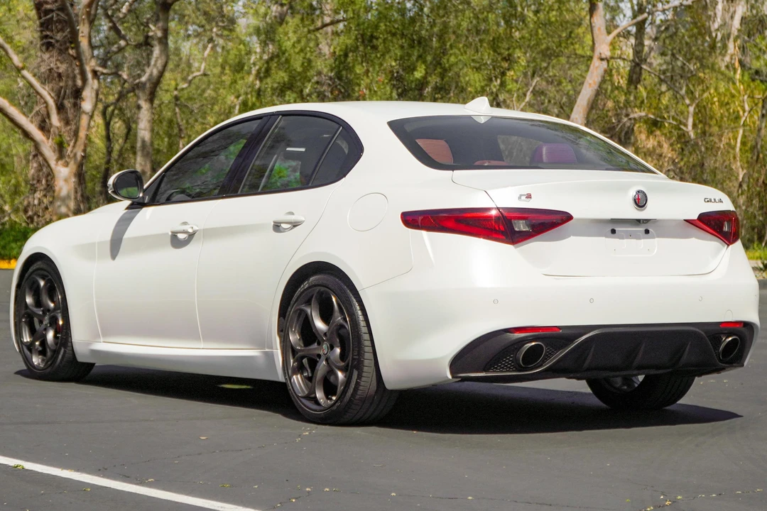 2018 Alfa Romeo Giulia - Image 4 of 31