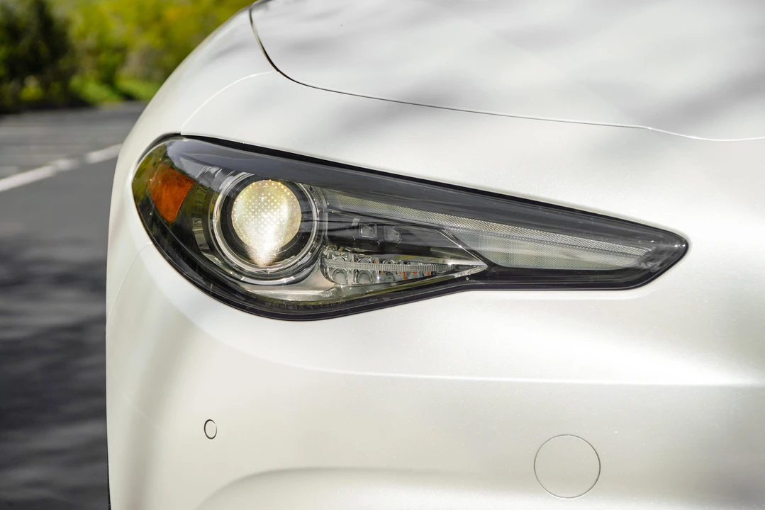 2018 Alfa Romeo Giulia - Image 17 of 31
