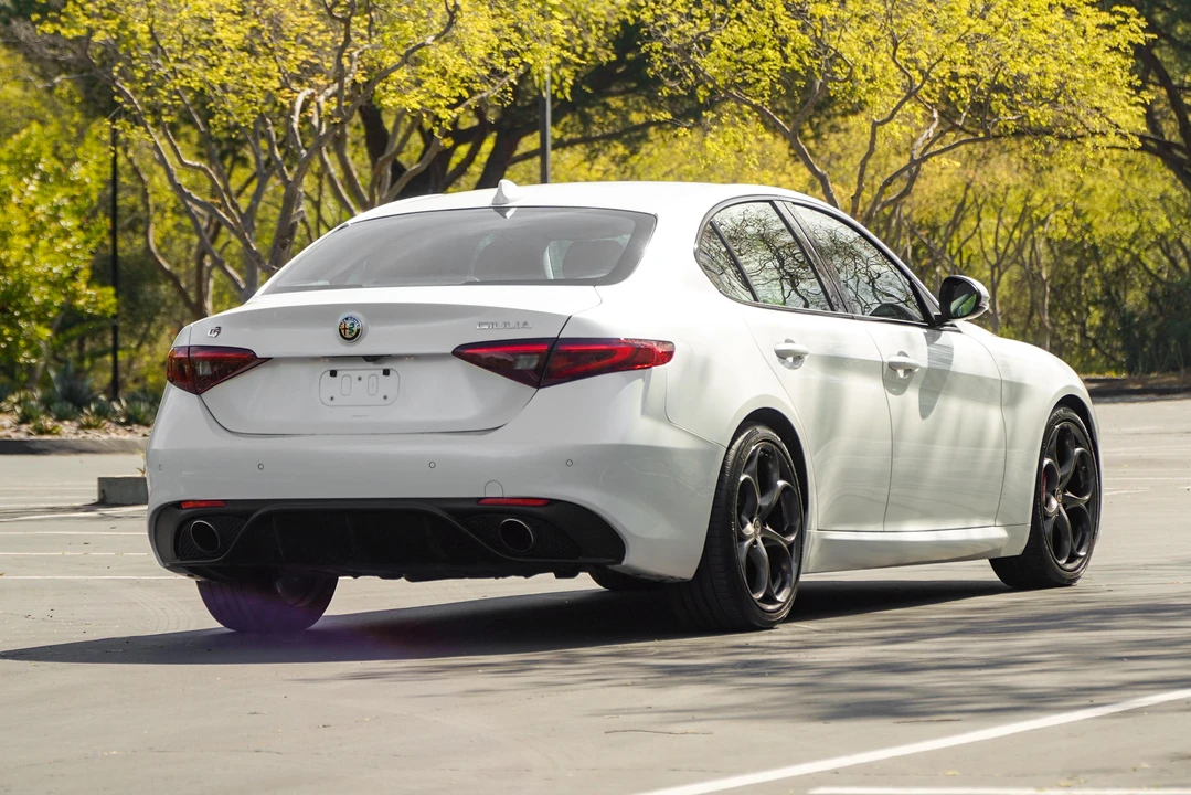 2018 Alfa Romeo Giulia - Image 12 of 31