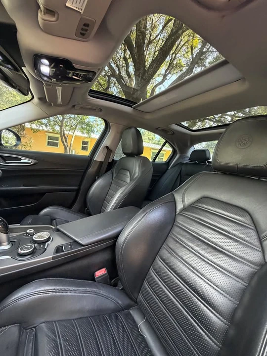 2018 Alfa Romeo Giulia - Image 8 of 10