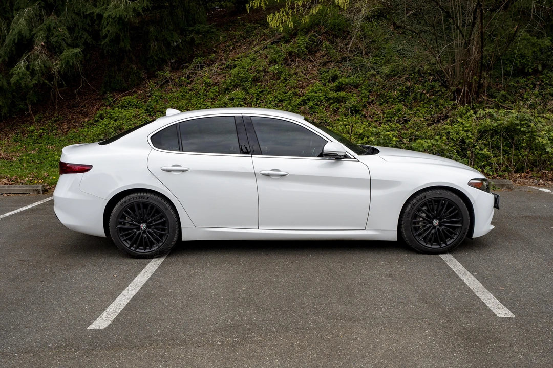 2018 Alfa Romeo Giulia - Image 17 of 31