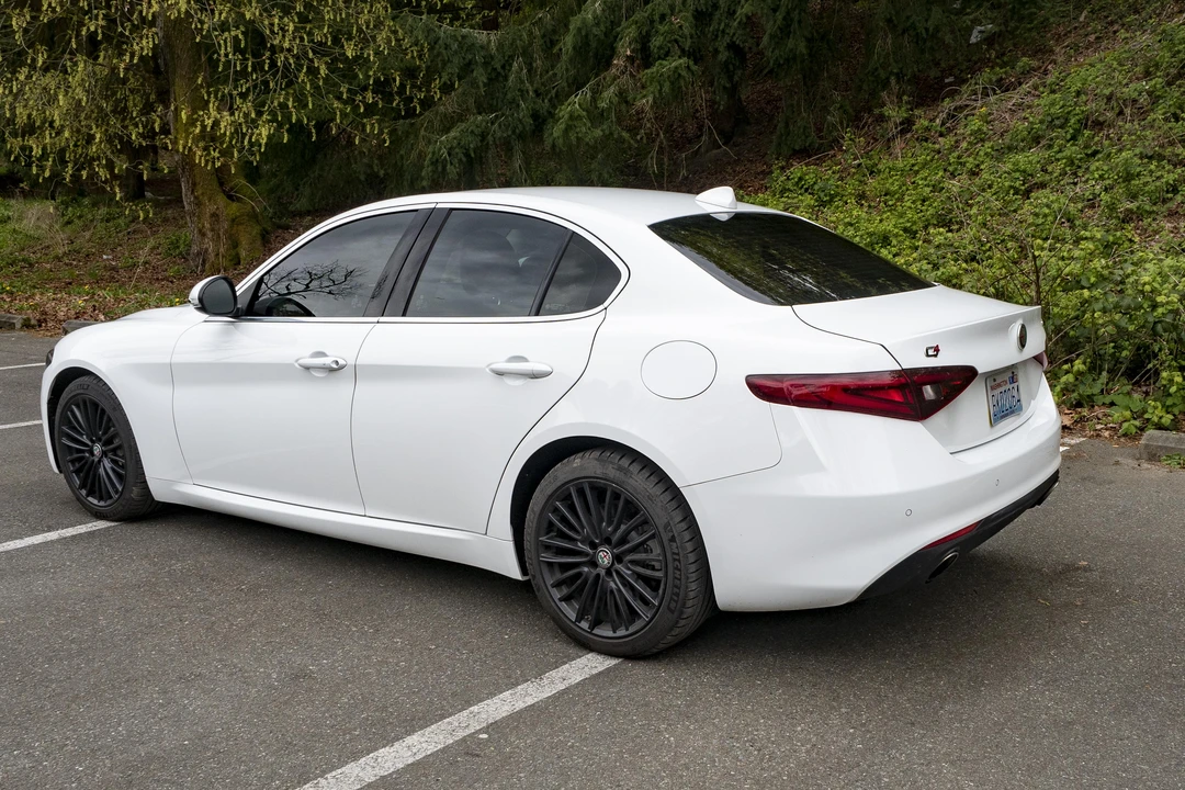2018 Alfa Romeo Giulia - Image 10 of 31