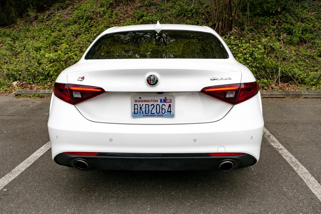 2018 Alfa Romeo Giulia - Image 16 of 31