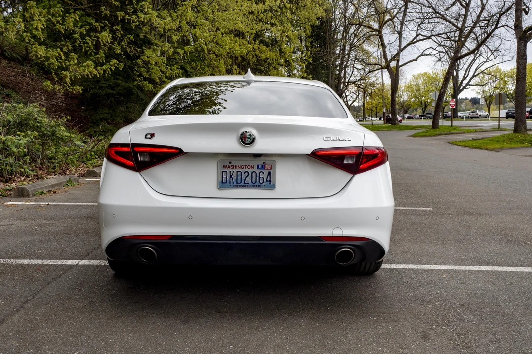 2018 Alfa Romeo Giulia - Image 12 of 31