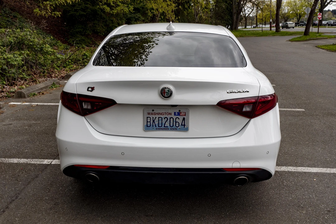 2018 Alfa Romeo Giulia - Image 14 of 31