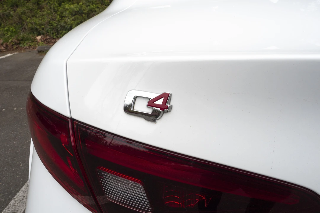 2018 Alfa Romeo Giulia - Image 25 of 31