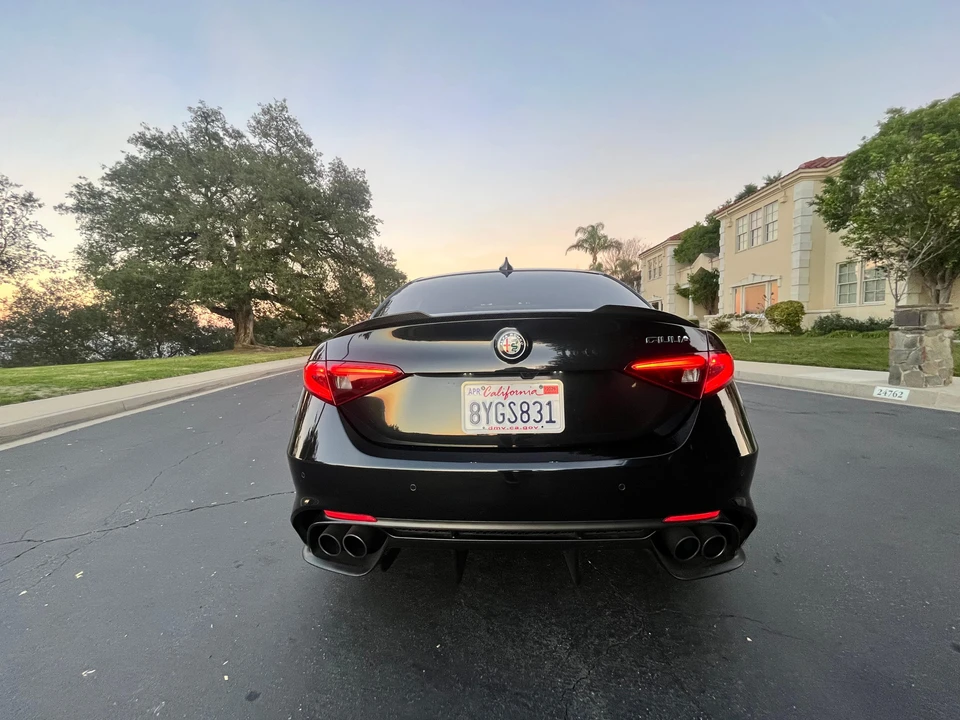 2018 Alfa Romeo Giulia Quadrifoglio - Image 12 of 31