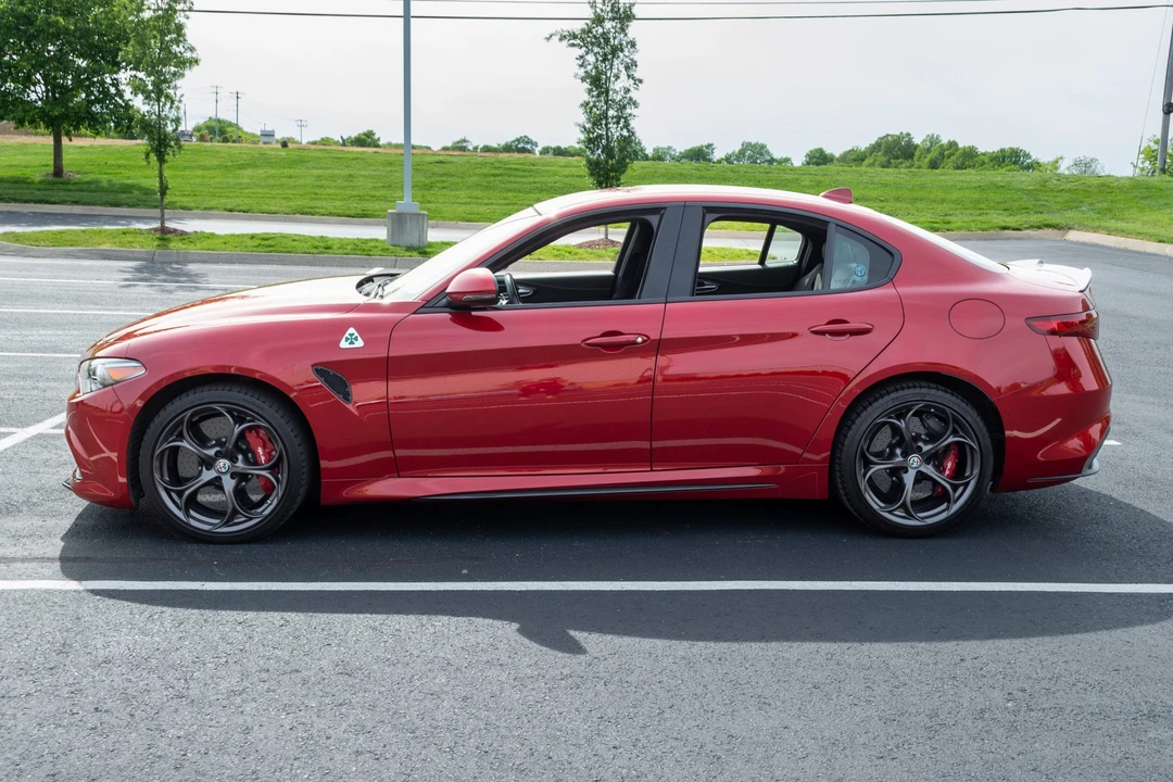 2018 Alfa Romeo Giulia Quadrifoglio - Image 9 of 31