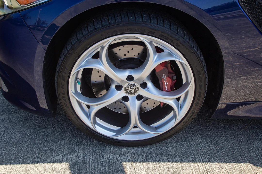 2018 Alfa Romeo Giulia Quadrifoglio - Image 17 of 31