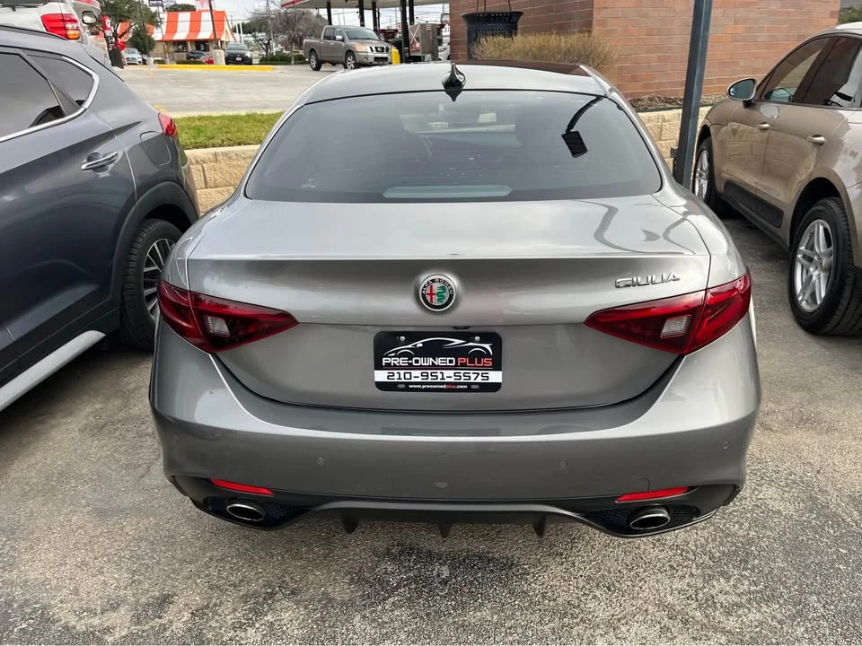 2018 Alfa Romeo Giulia - Image 5 of 8