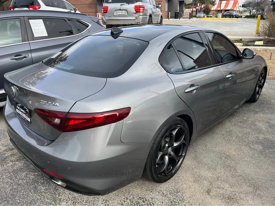 2018 Alfa Romeo Giulia - Image 6 of 8