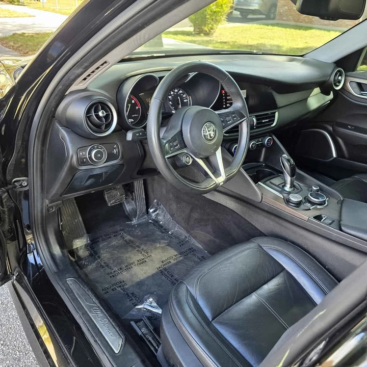 2018 Alfa Romeo Giulia - Image 14 of 16