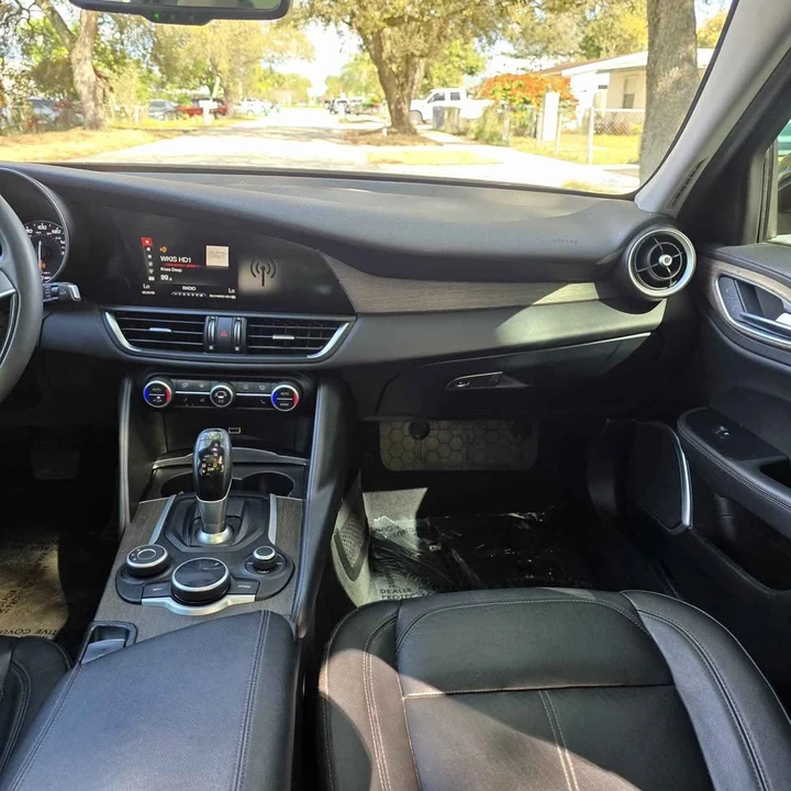 2018 Alfa Romeo Giulia - Image 12 of 16