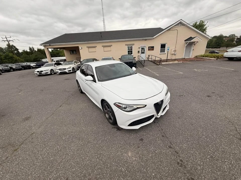 2018 Alfa Romeo Giulia - Image 8 of 15
