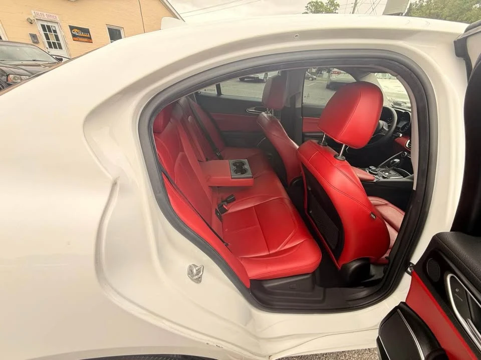 2018 Alfa Romeo Giulia - Image 15 of 15
