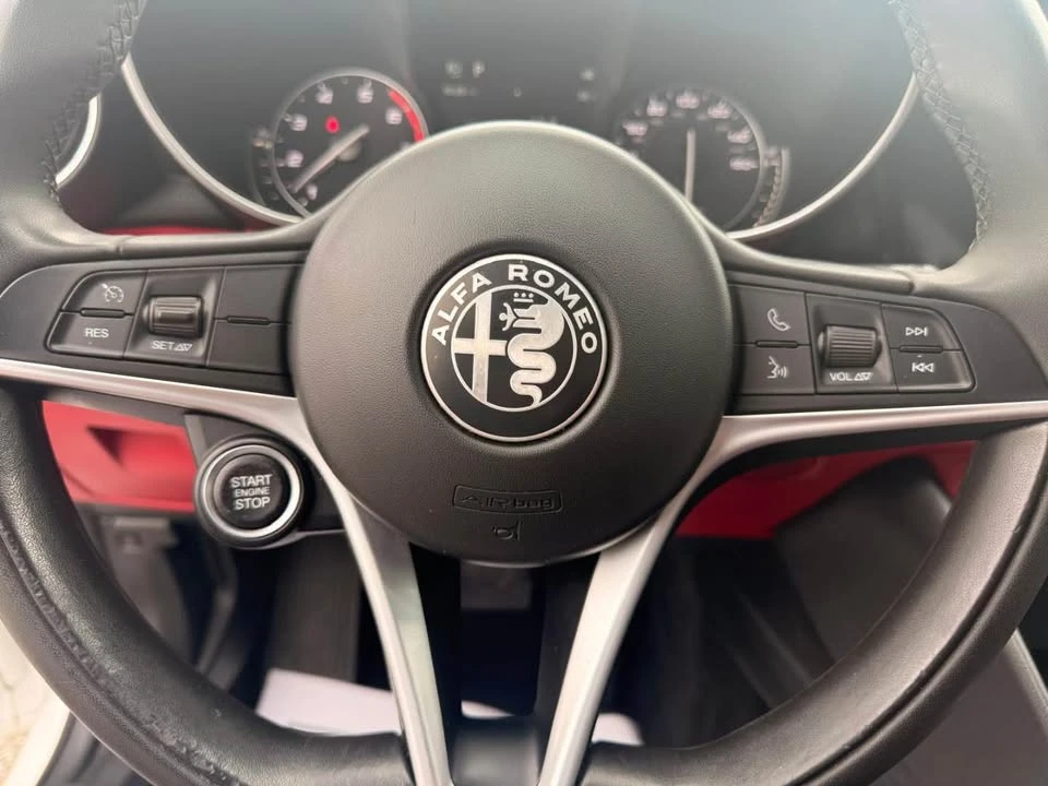 2018 Alfa Romeo Giulia - Image 9 of 15