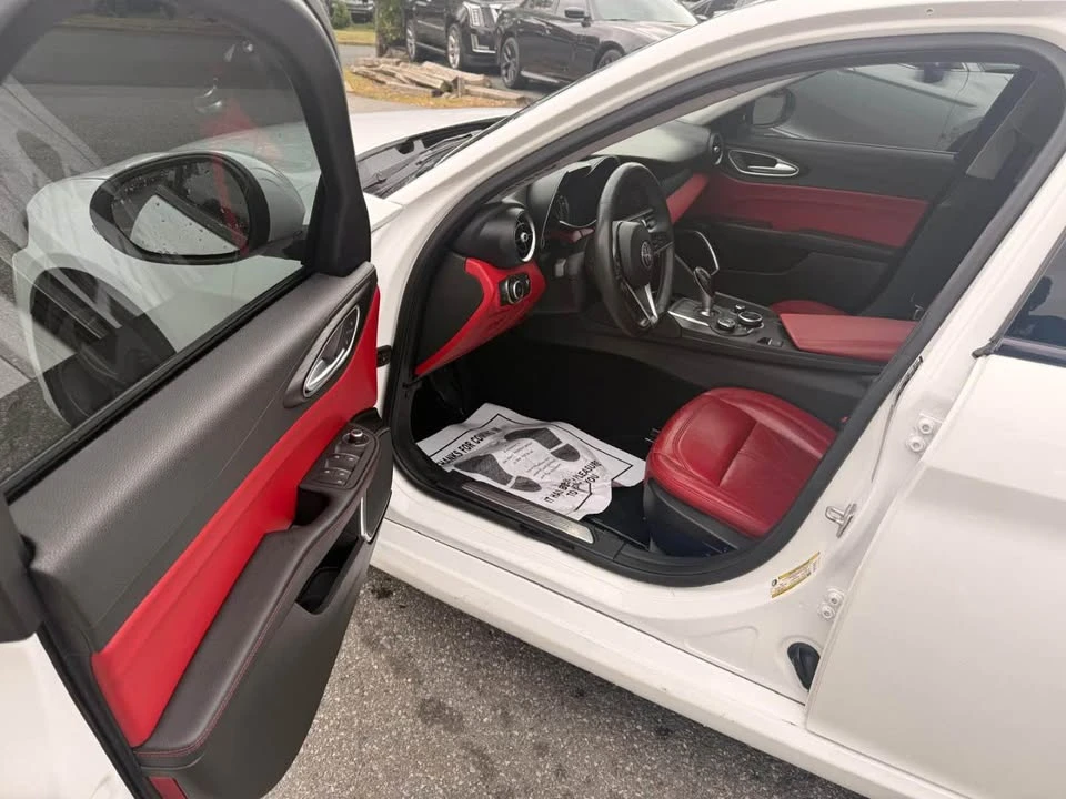 2018 Alfa Romeo Giulia - Image 11 of 15