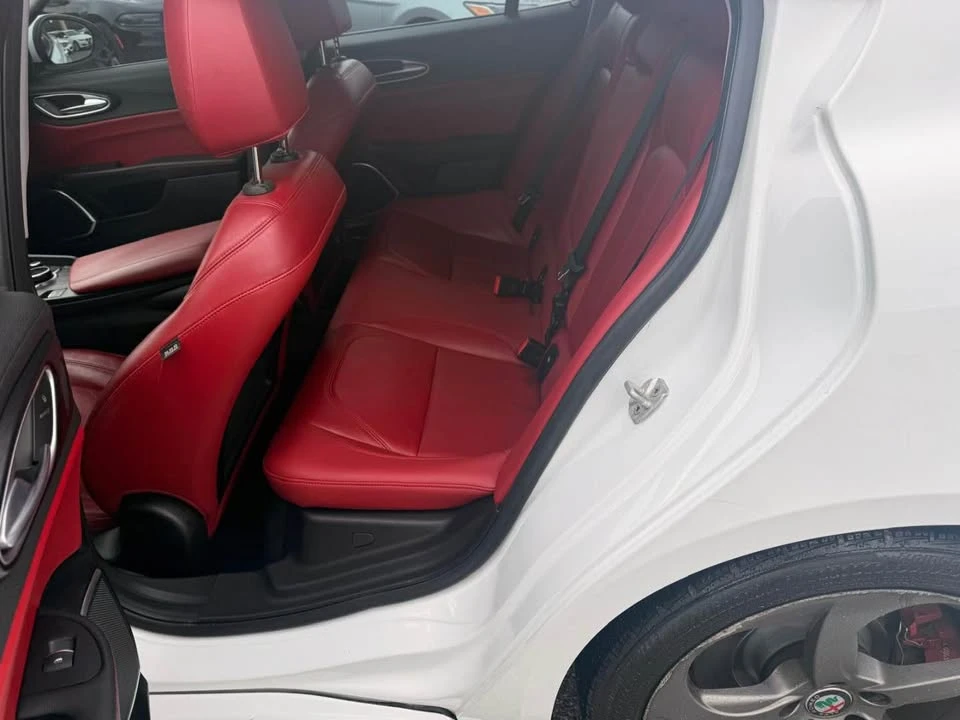 2018 Alfa Romeo Giulia - Image 13 of 15