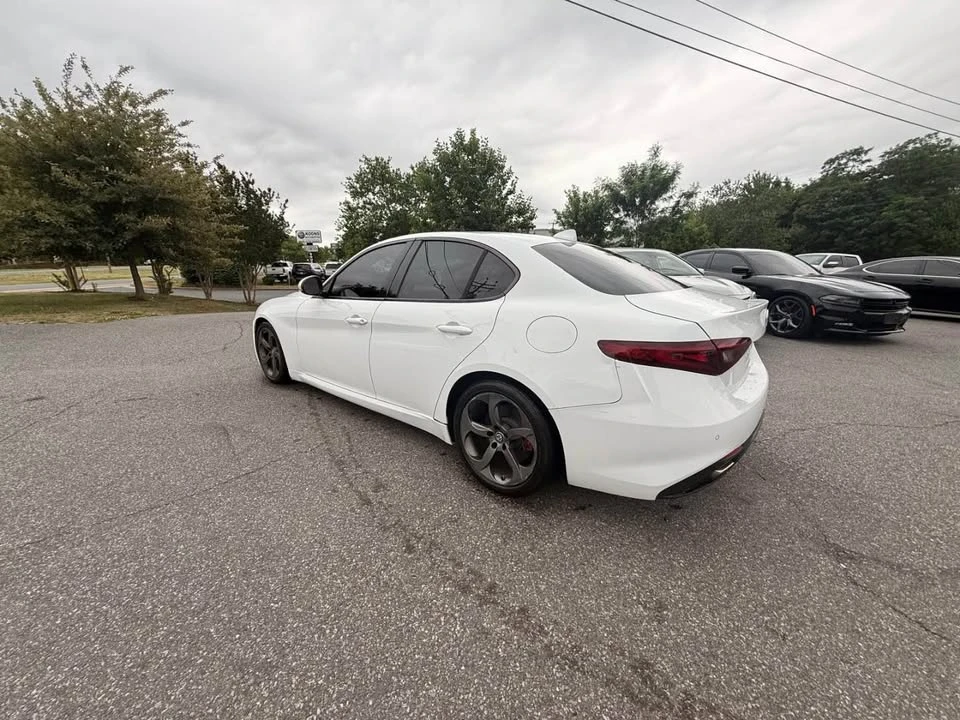 2018 Alfa Romeo Giulia - Image 5 of 15