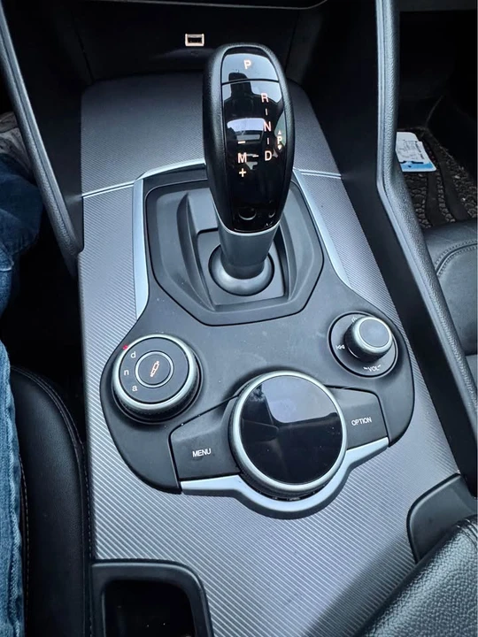 2018 Alfa Romeo Giulia - Image 17 of 19