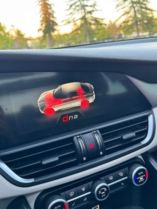 2018 Alfa Romeo Giulia - Image 16 of 19