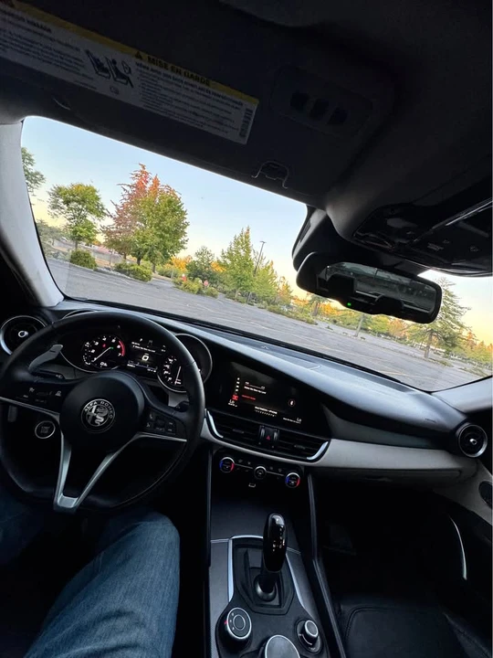 2018 Alfa Romeo Giulia - Image 18 of 19