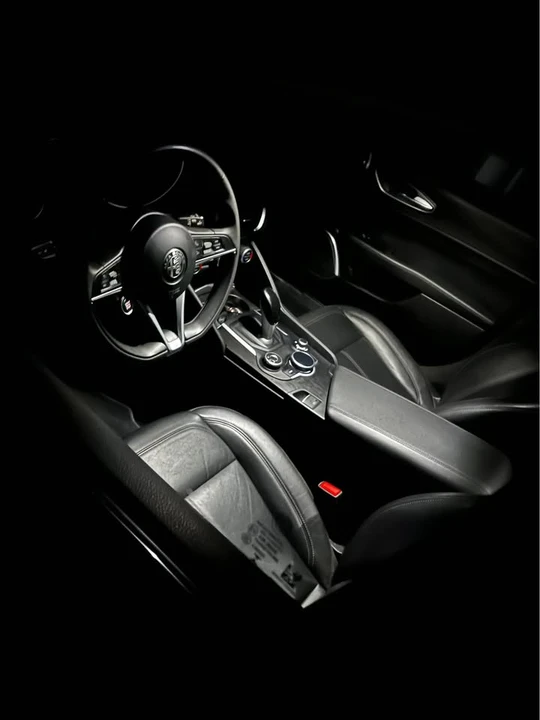2018 Alfa Romeo Giulia - Image 6 of 14