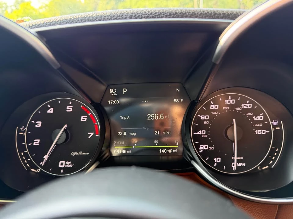 2018 Alfa Romeo Giulia - Image 15 of 20