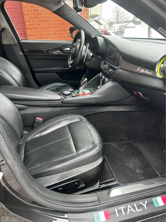 2018 Alfa Romeo Giulia - Image 11 of 12