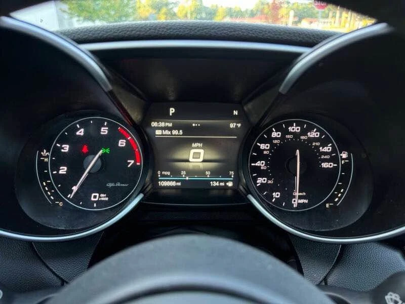 2018 Alfa Romeo Giulia - Image 11 of 17