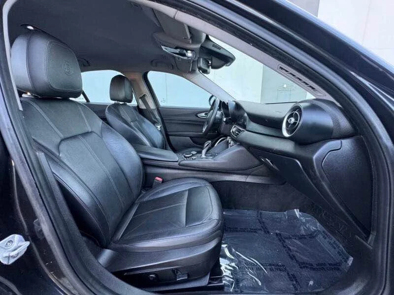 2018 Alfa Romeo Giulia - Image 10 of 17