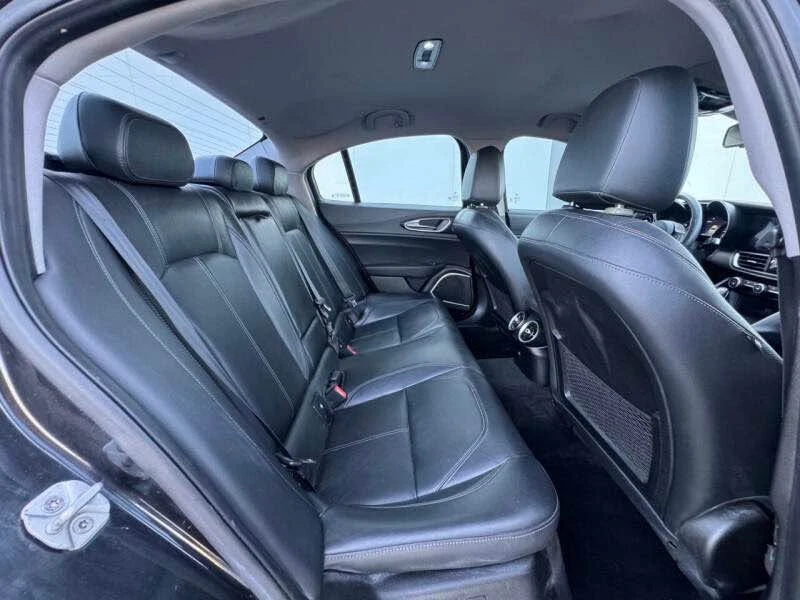 2018 Alfa Romeo Giulia - Image 14 of 17
