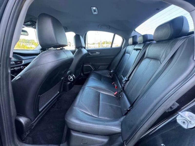 2018 Alfa Romeo Giulia - Image 13 of 17