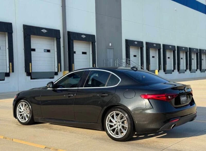 2018 Alfa Romeo Giulia - Image 8 of 17
